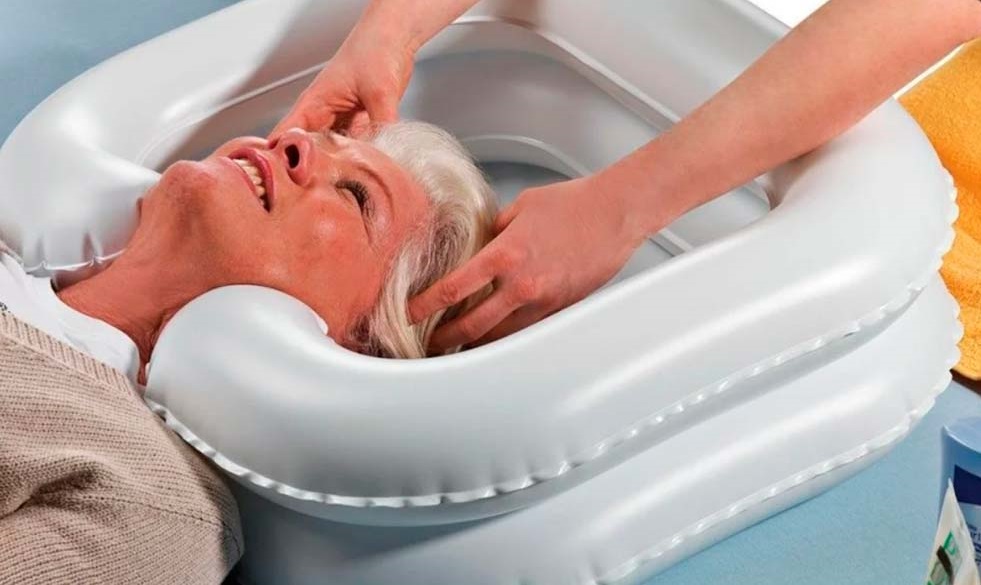 Надувная ванна для мытья головы лежачему больному