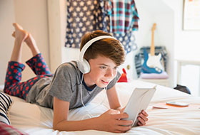 Более миллиарда подростков пренебрегают опасностью потерять слух