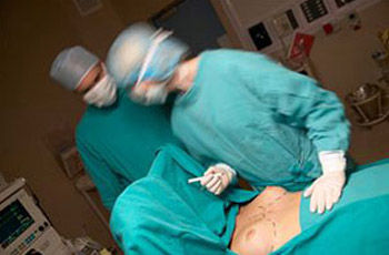 Как проходит операция по увеличению груди?