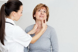 Дискомфорт в области щитовидной железы: описание симптома